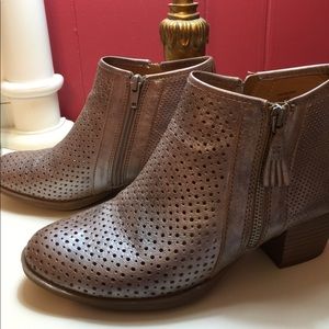Ladies Earth Zipper Ankle Boots